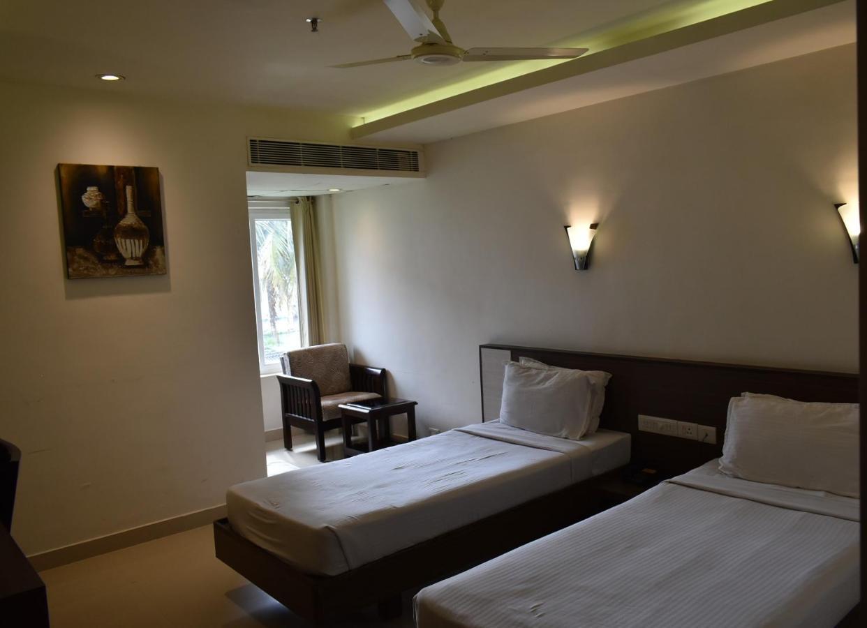Hotel South Regency, Ernakulam Kochi Bagian luar foto