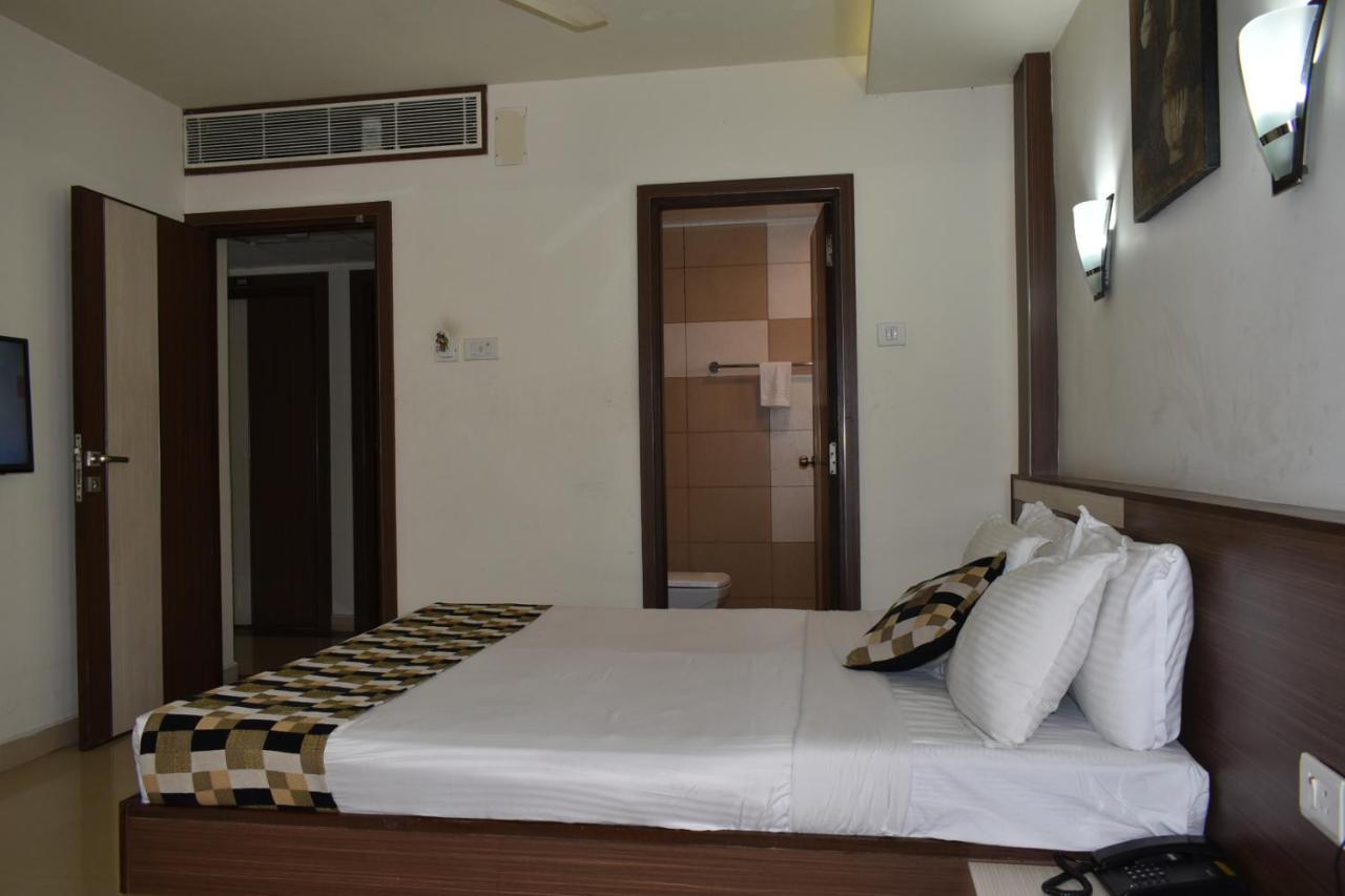 Hotel South Regency, Ernakulam Kochi Bagian luar foto