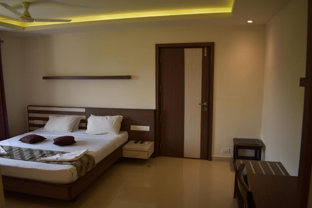 Hotel South Regency, Ernakulam Kochi Bagian luar foto