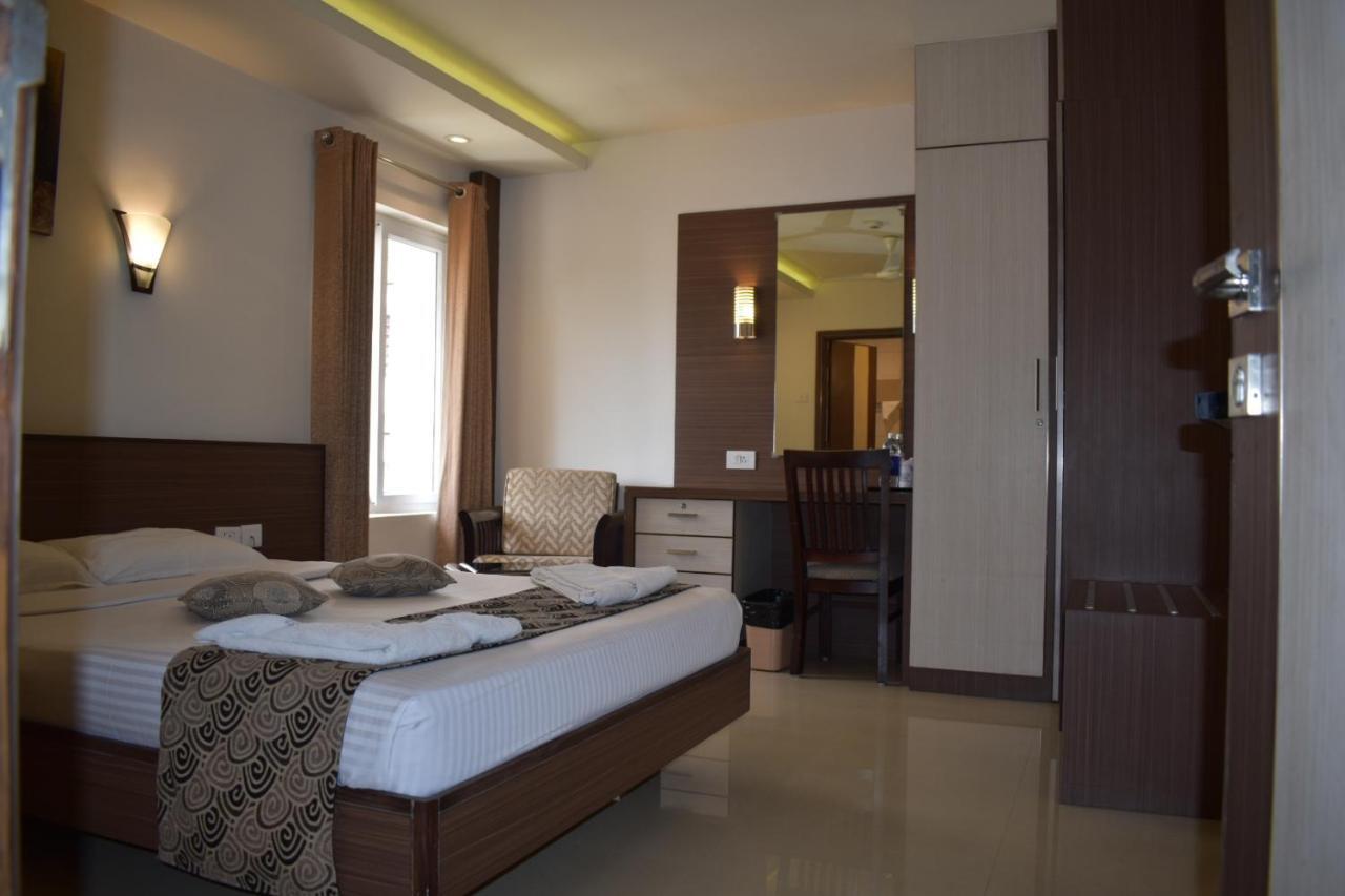 Hotel South Regency, Ernakulam Kochi Bagian luar foto